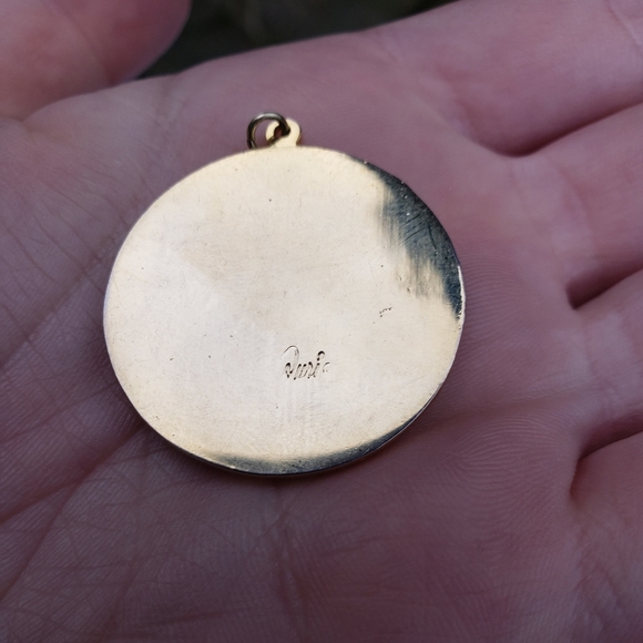 Abalone Shell, Lucite, and Gold-toned Metal Art Deco Swan Duri Pendant - Picture 2 of 3